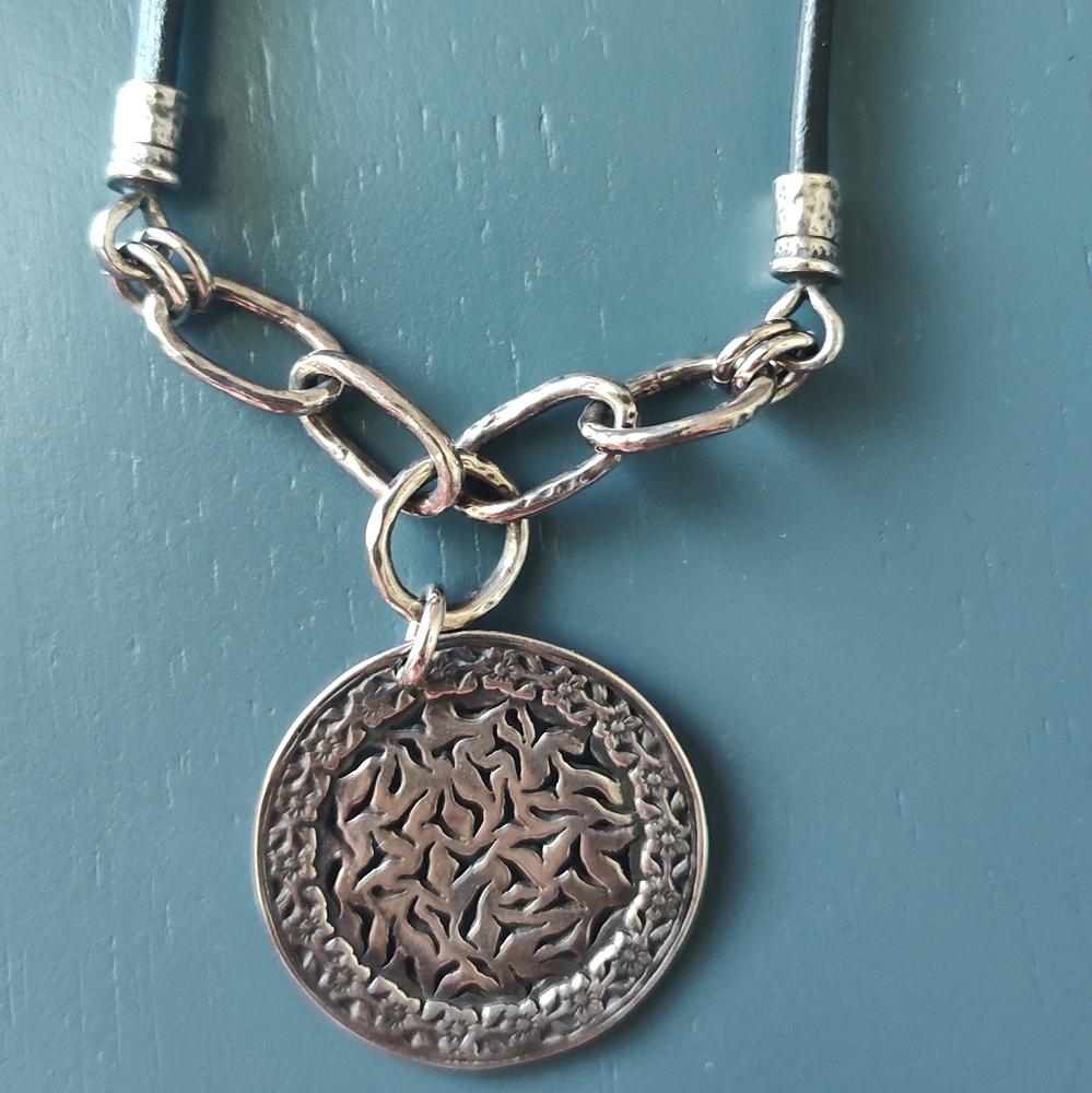 Elegant Silver Pendant Necklace
